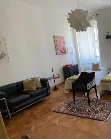 Scalinata Del Teatro Rossetti In Viale Xx Settembre Parcheggio *