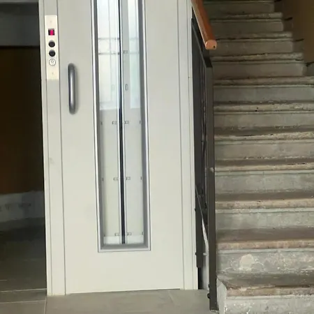 Scalinata Del Teatro Rossetti In Viale Xx Settembre Parcheggio Будинок відпочинку