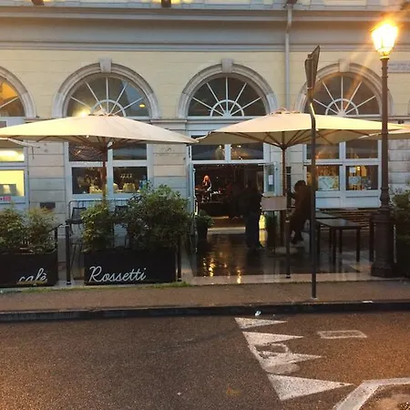 別荘 Scalinata Del Teatro Rossetti In Viale Xx Settembre Parcheggio トリエステ