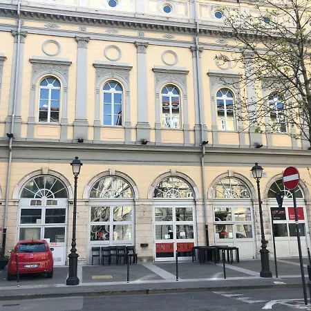 Tatil Evi Scalinata Del Teatro Rossetti In Viale Xx Settembre Parcheggio Trieste