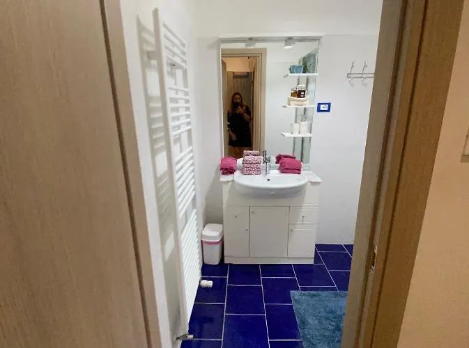 Scalinata Del Teatro Rossetti In Viale Xx Settembre Parcheggio *