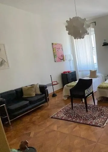 Scalinata Del Teatro Rossetti In Viale Xx Settembre Parcheggio *