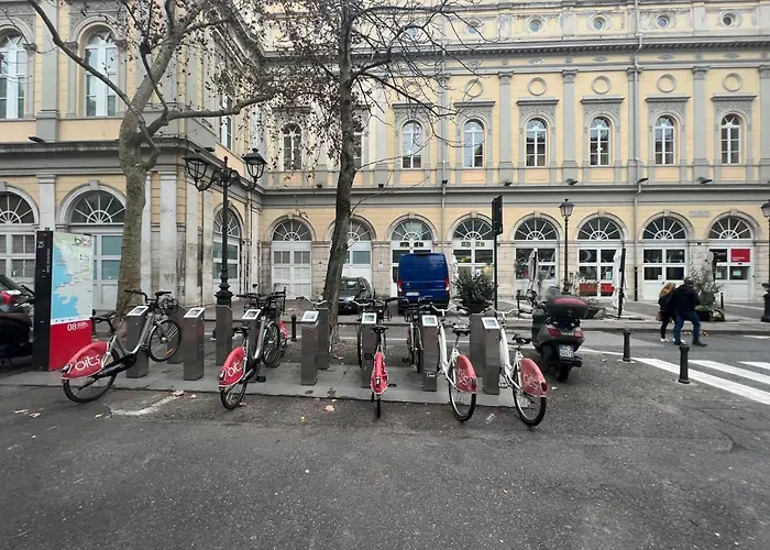 Scalinata Del Teatro Rossetti In Viale Xx Settembre Parcheggio Будинок відпочинку Трієст