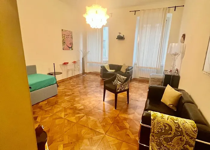 Scalinata Del Teatro Rossetti In Viale Xx Settembre Parcheggio * Трієст