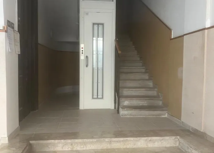 Scalinata Del Teatro Rossetti In Viale Xx Settembre Parcheggio * Трієст