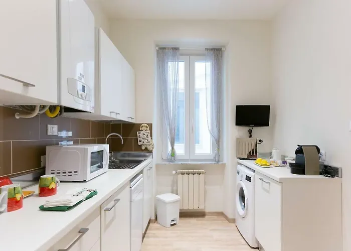 Scalinata Del Teatro Rossetti In Viale Xx Settembre Parcheggio * Трієст