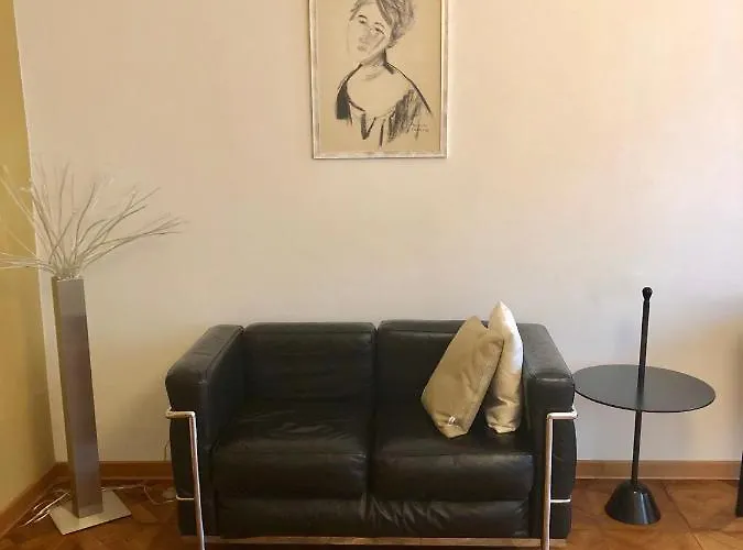 Будинок відпочинку Scalinata Del Teatro Rossetti In Viale Xx Settembre Parcheggio Трієст