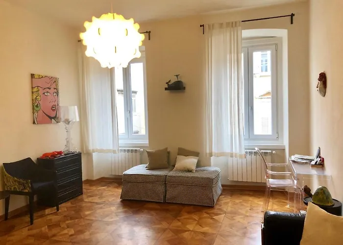 Будинок відпочинку Scalinata Del Teatro Rossetti In Viale Xx Settembre Parcheggio Трієст